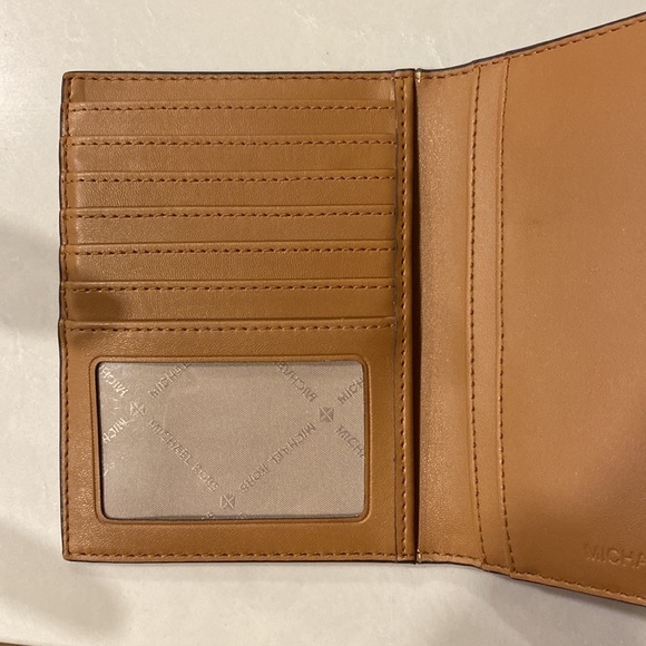 Michael Kors Wallet - Picture 2 of 7